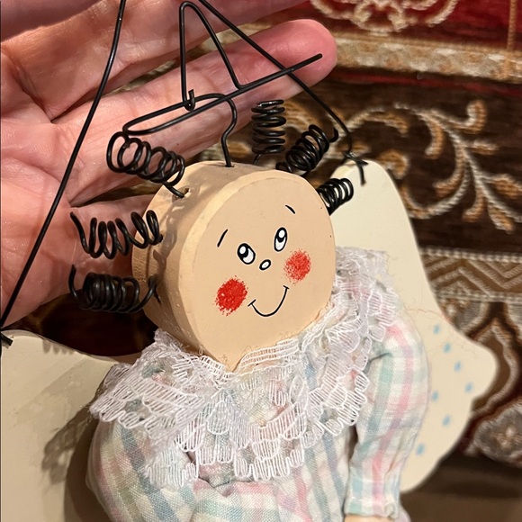 Festive Angel wall hanging folk art with Star and Banner - Picture 5 of 6